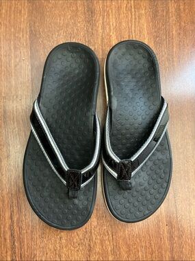 Vionic Black Men's Flip Flop Sandals with Contrast Trim